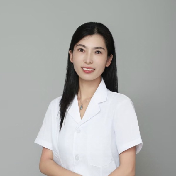 何薇