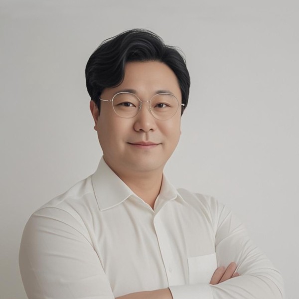 覃潇默